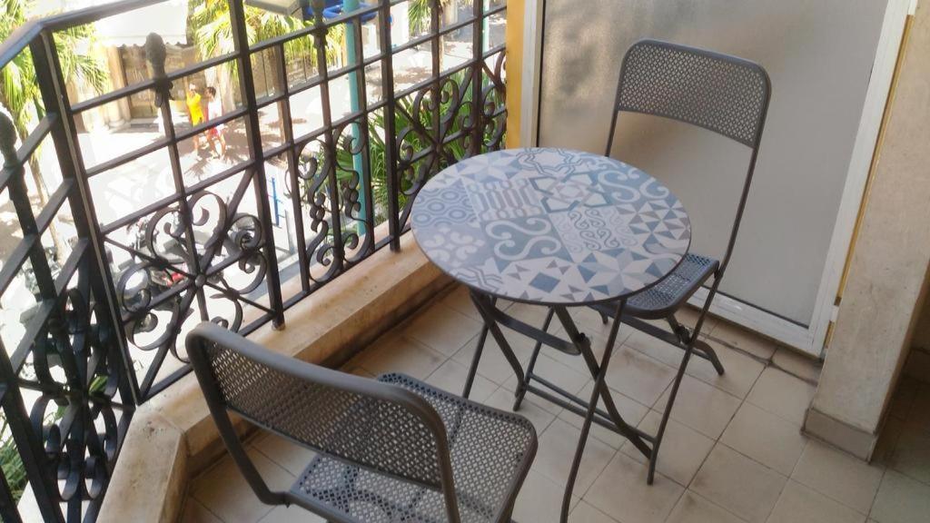 Le Victoria, 2p Moderne, Les Pieds Dans L'eau, Parking, Piscine * Menton